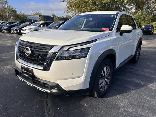 2023 Nissan Pathfinder SL 4WD