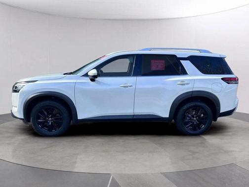 2023 Nissan Pathfinder SL 4WD