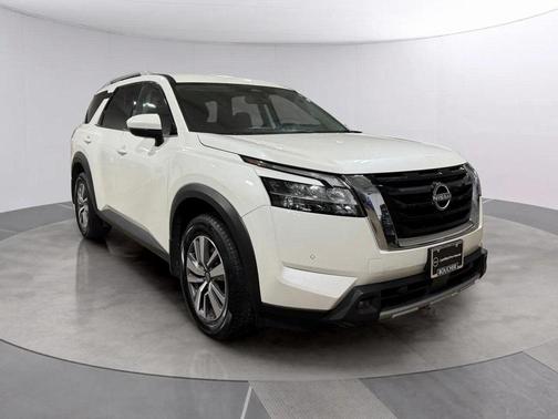 2023 Nissan Pathfinder SL 4WD