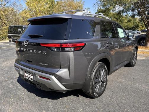 2025 Nissan Pathfinder SL 4WD