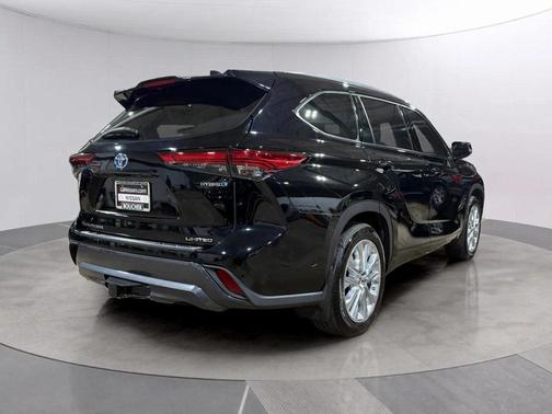 2022 Toyota Highlander Hybrid Limited
