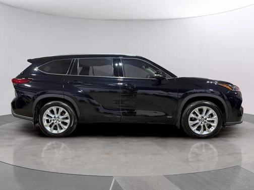 2022 Toyota Highlander Hybrid Limited
