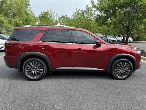 2022 Nissan Pathfinder SL 4WD