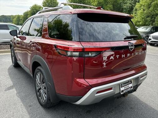 2022 Nissan Pathfinder SL 4WD