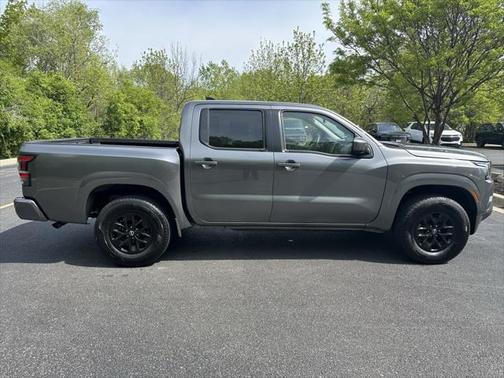 2024 Nissan Frontier SV