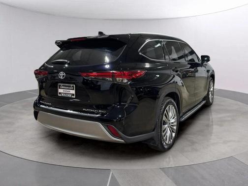2023 Toyota Highlander Platinum