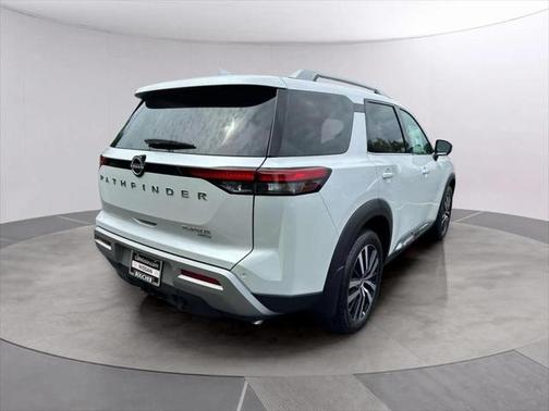 2025 Nissan Pathfinder Platinum 4WD