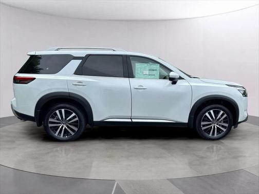 2025 Nissan Pathfinder Platinum 4WD