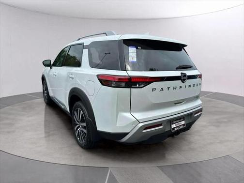 2025 Nissan Pathfinder Platinum 4WD