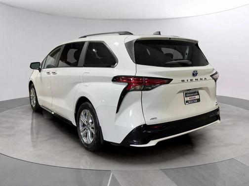 2022 Toyota Sienna Limited 7-Passenger