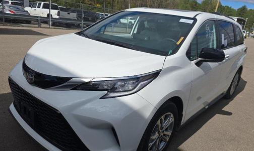 2022 Toyota Sienna Limited 7-Passenger