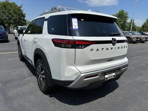 2025 Nissan Pathfinder Platinum 4WD