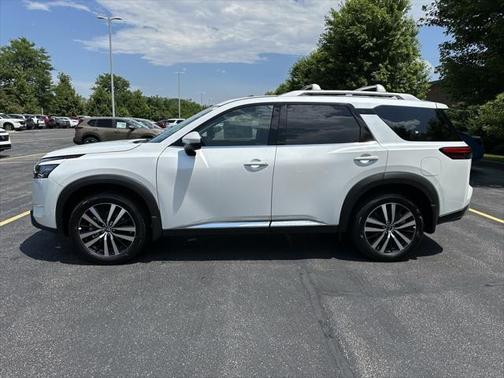 2025 Nissan Pathfinder Platinum 4WD