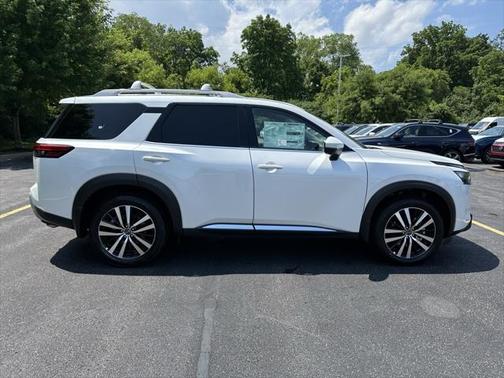 2025 Nissan Pathfinder Platinum 4WD