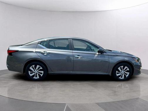 2025 Nissan Altima S FWD