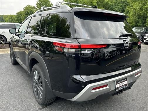 2025 Nissan Pathfinder SL 4WD