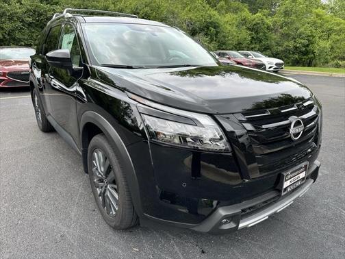 2025 Nissan Pathfinder SL 4WD