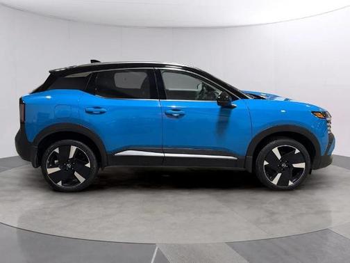 2t Ice Blk Roof 2025 Nissan Kicks SR