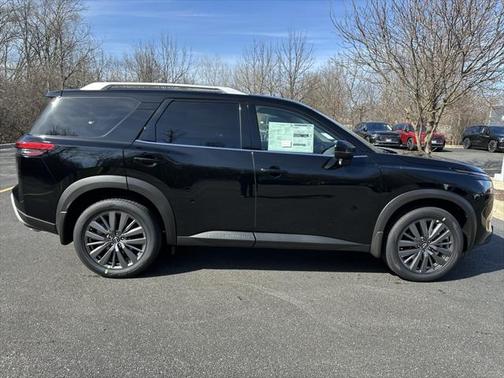 2025 Nissan Pathfinder SL 4WD
