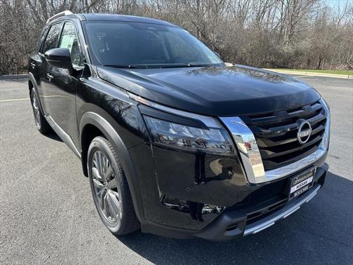 2025 Nissan Pathfinder SL 4WD
