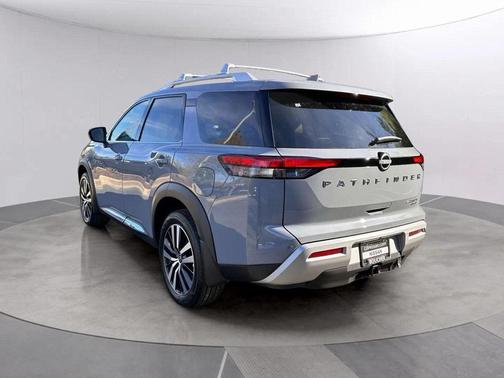 2025 Nissan Pathfinder Platinum 4WD