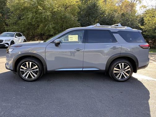 2025 Nissan Pathfinder Platinum 4WD