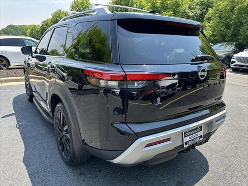 2024 Nissan Pathfinder Platinum 4WD