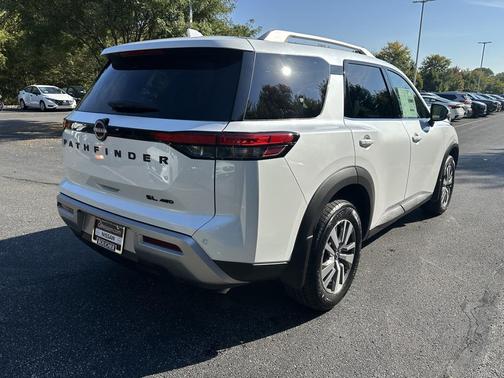 2025 Nissan Pathfinder SL 4WD