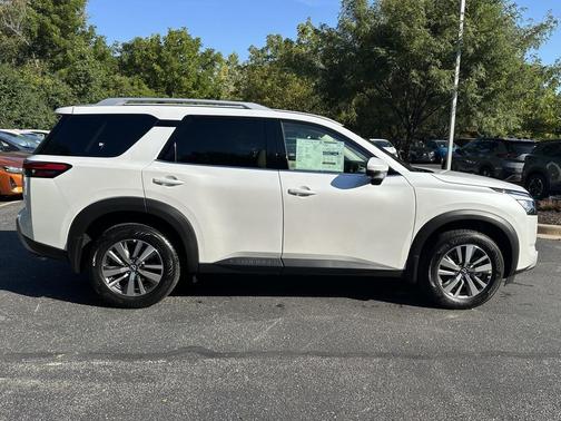 2025 Nissan Pathfinder SL 4WD