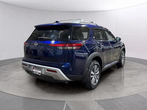 2023 Nissan Pathfinder SL 4WD