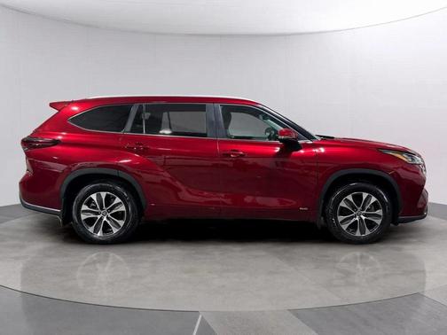 2024 Toyota Highlander Hybrid XLE