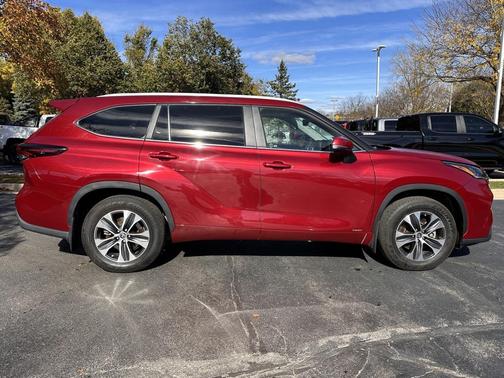 2024 Toyota Highlander Hybrid XLE