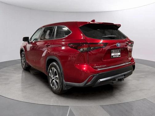 2024 Toyota Highlander Hybrid XLE