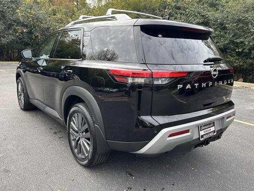 2025 Nissan Pathfinder SL 4WD