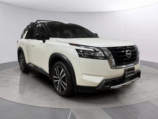 2024 Nissan Pathfinder Platinum 4WD