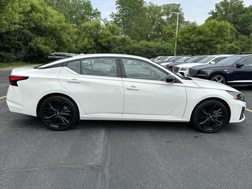 2023 Nissan Altima SR FWD