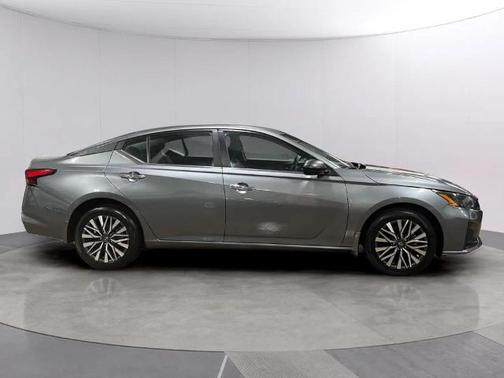 Gun Metallic 2024 Nissan Altima 2.5 SV
