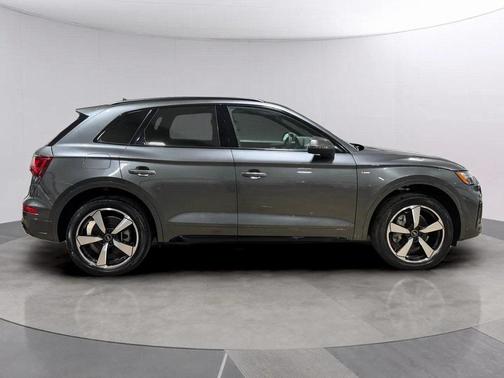 2022 Audi Q5 45 S line Premium Plus