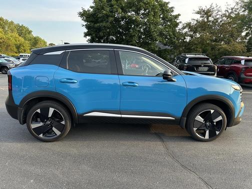 2025 Nissan Kicks SR