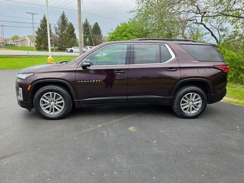 Black Cherry Metallic 2023 Chevrolet Traverse LT Leather