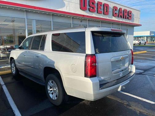Silver Ice Metallic 2018 Chevrolet Suburban LT
