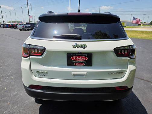 Bright White Clearcoat 2023 Jeep Compass Limited