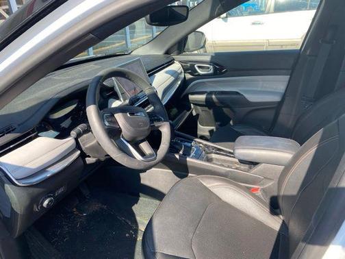 Bright White Clearcoat 2023 Jeep Compass Limited