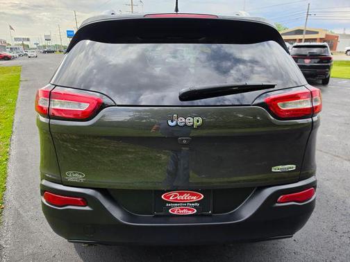 Granite Crystal Metallic Clearcoat 2014 Jeep Cherokee Latitude
