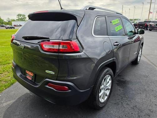 Granite Crystal Metallic Clearcoat 2014 Jeep Cherokee Latitude