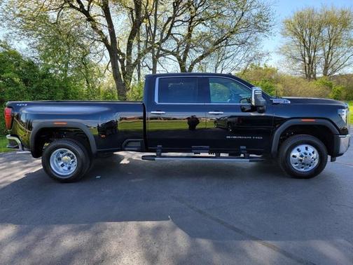 2025 GMC Sierra 3500 SLT