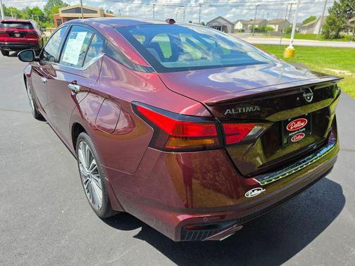 Garnet Pearl Metallic 2023 Nissan Altima 2.5 SL