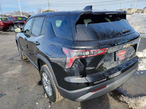 Mosaic Black Metallic 2026 Chevrolet Equinox 1LT