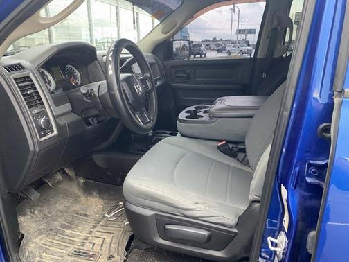 2017 RAM 2500 Tradesman Crew Cab 4x4 6'4' Box