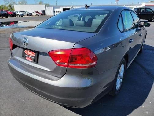2014 Volkswagen Passat 2.5L Wolfsburg Edition